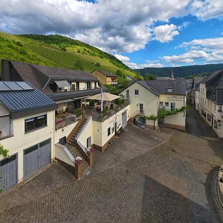 Hirschen-schuster * Mesenich