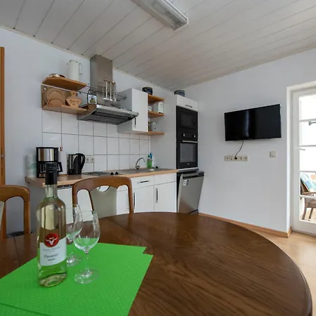 Hirschen-schuster Apartman *